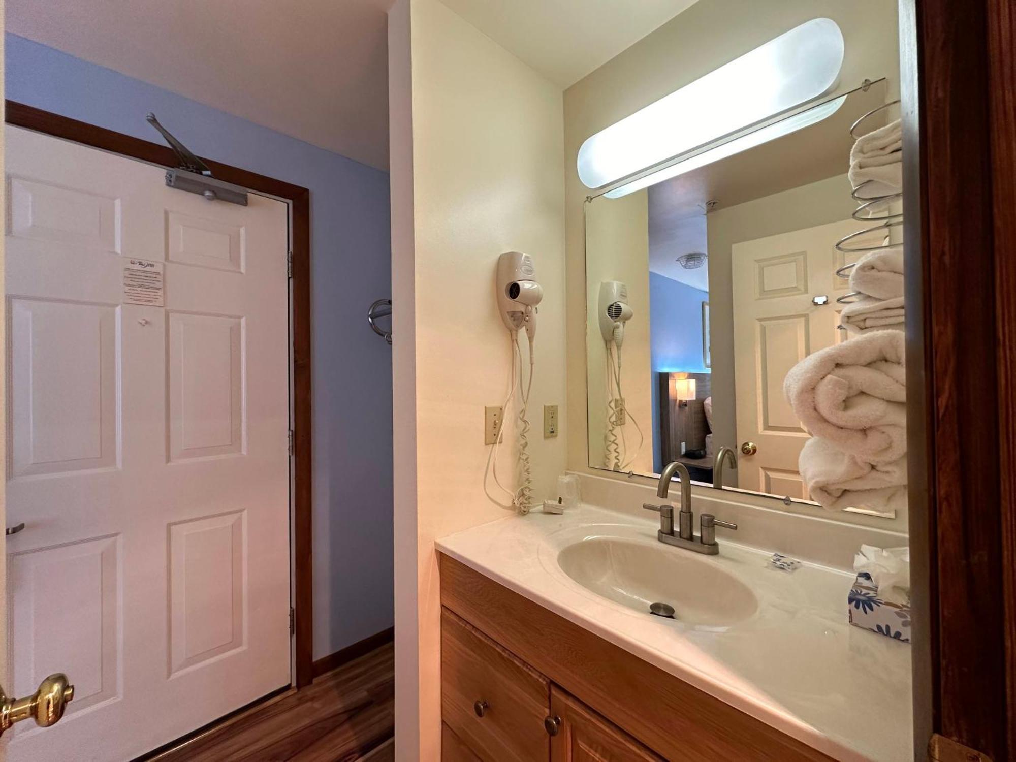 Usa Inn Wells Ngoại thất bức ảnh