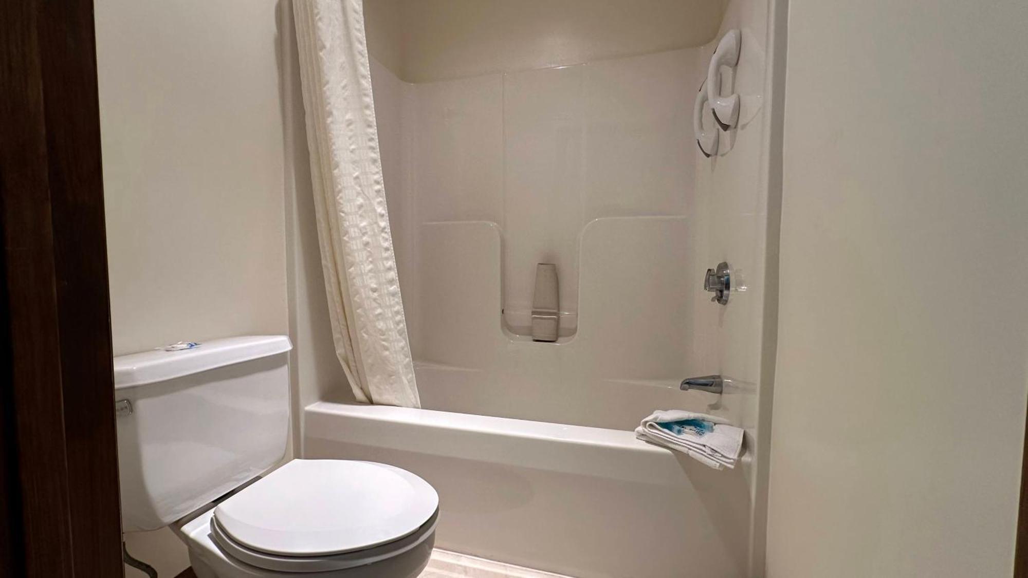 Usa Inn Wells Ngoại thất bức ảnh